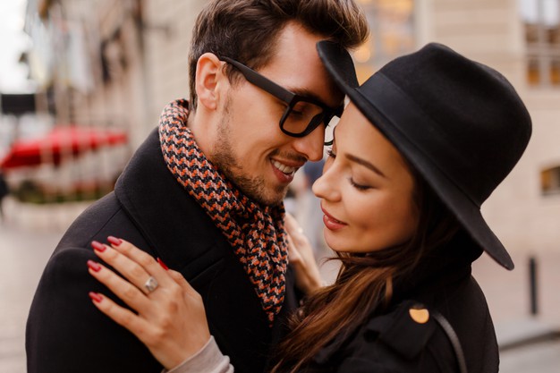 romantic-couple-face-face-hugging-smiling-warm-cozy-colors-winter-mood-handsome-man-elegant-dark-haired-woman-walking-city_273443-4195